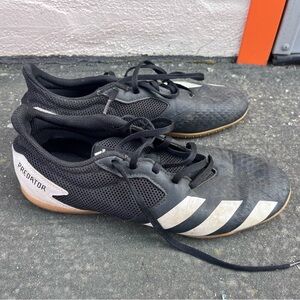 Adidas Predator men’s 8.5 In Sala